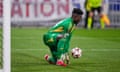 André Onana fails to hold on to a shot, leading to Rayan Cherki’s late equaliser in Lyon