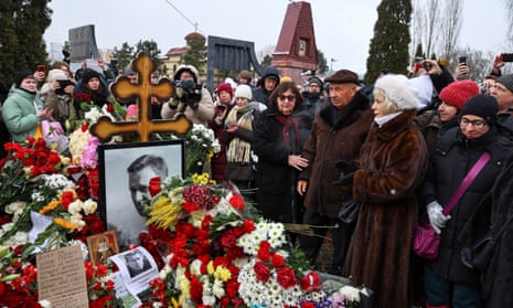 Parents of Alexei Navalny join hundreds of mourners on the anniversary of his death  