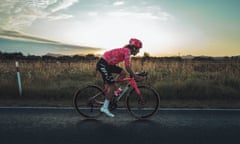 Australia cyclist Lachlan Morton cycled the 648 kilometres between Wellington and Auckland, NZ in n less than a day, making history.